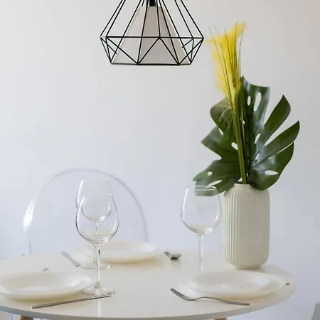 Modern Grzybowska Near Hala Mirowska By Renters ワルシャワ