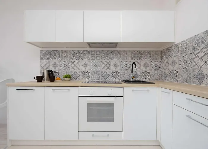 Modern Grzybowska Near Hala Mirowska By Renters Apartment *