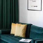 Apartamento Modern Grzybowska Near Hala Mirowska By Renters Varsovia