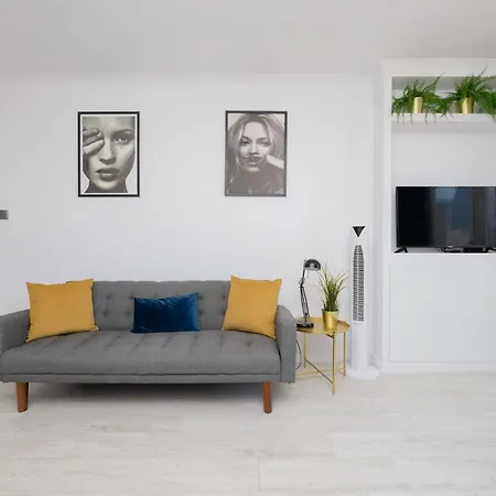 Apartamento Modern Grzybowska Near Hala Mirowska By Renters Varsovia